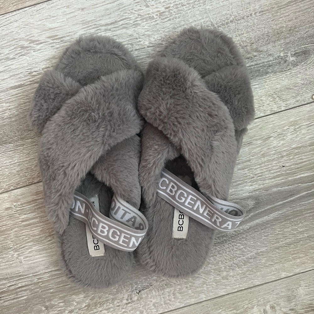 BCBG GENERATION Women’s Furry Slippers With Heel Strap